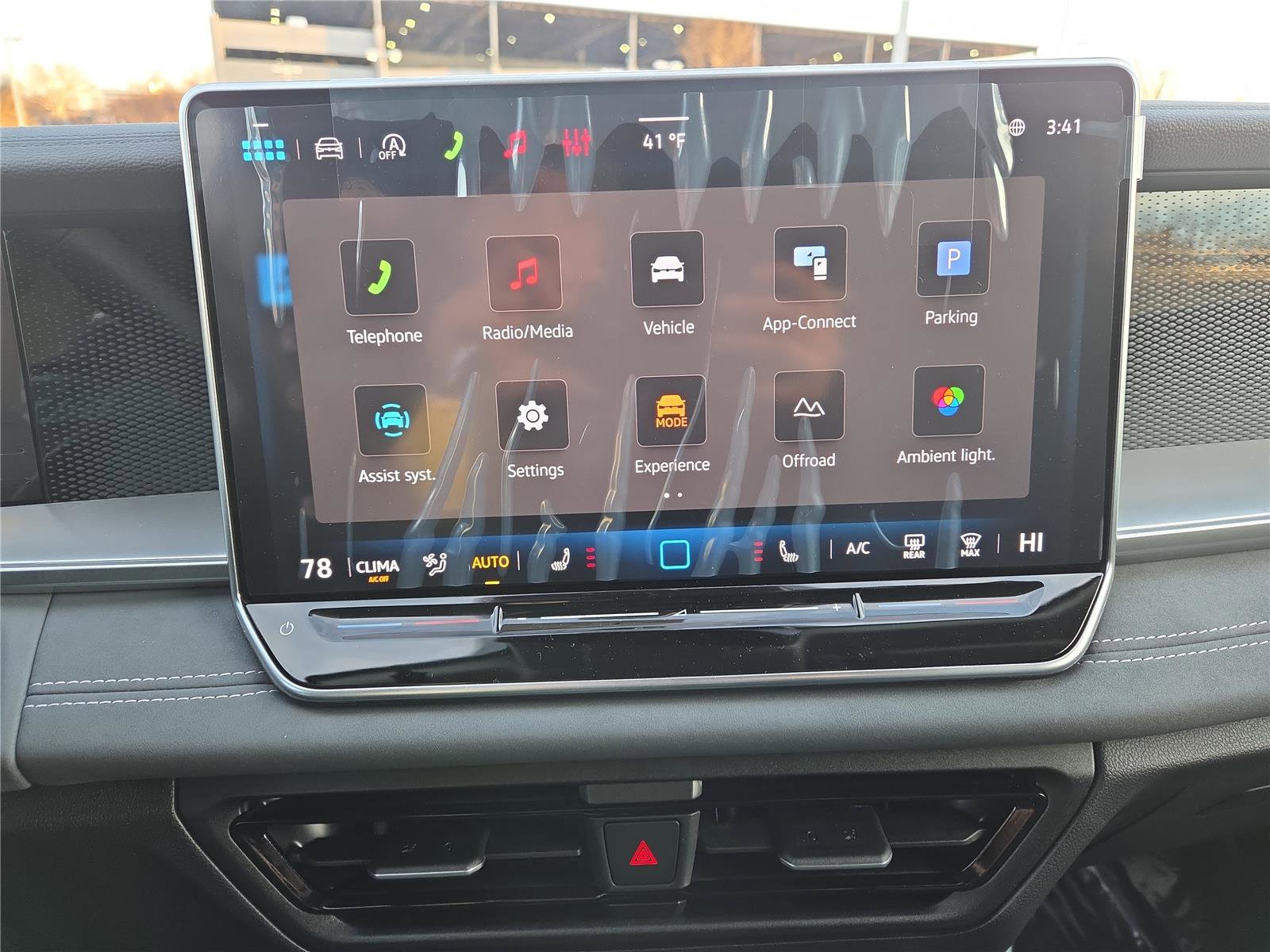 New 2026 Volkswagen Tiguan SE image 19