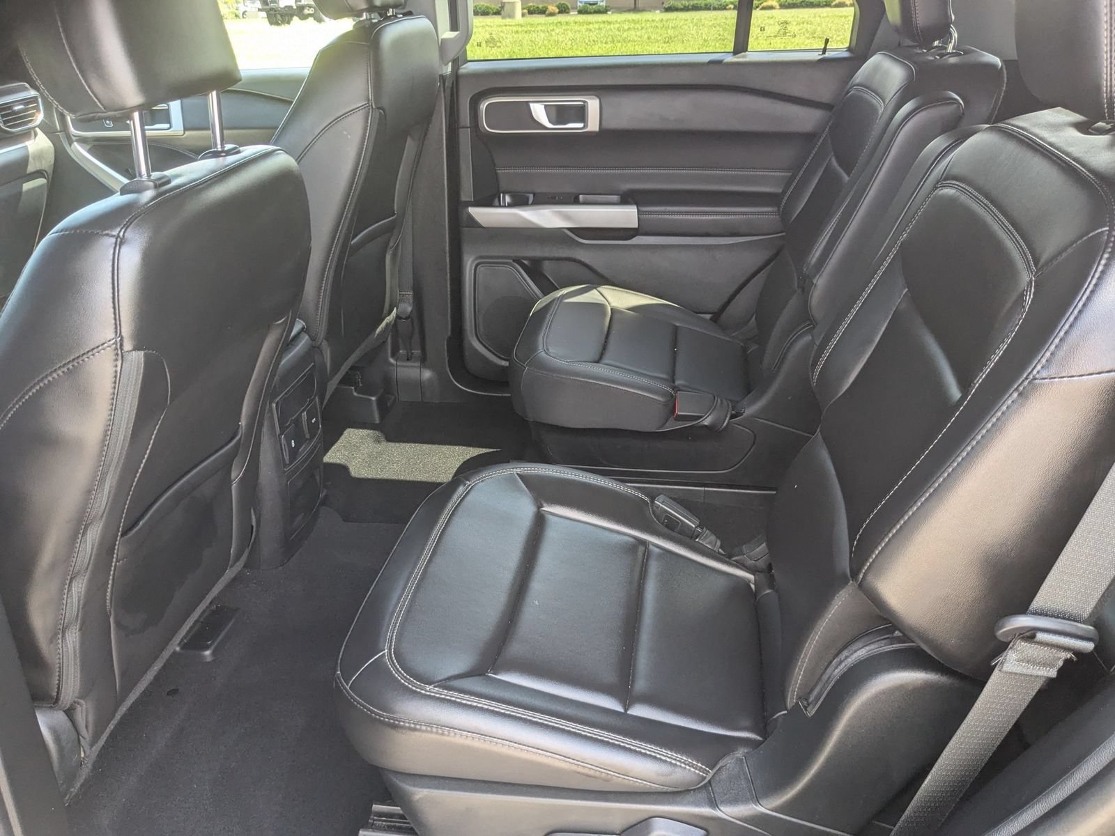 Used 2024 Ford Explorer XLT w/ Equipment Group 202A AWD/4WD image 29