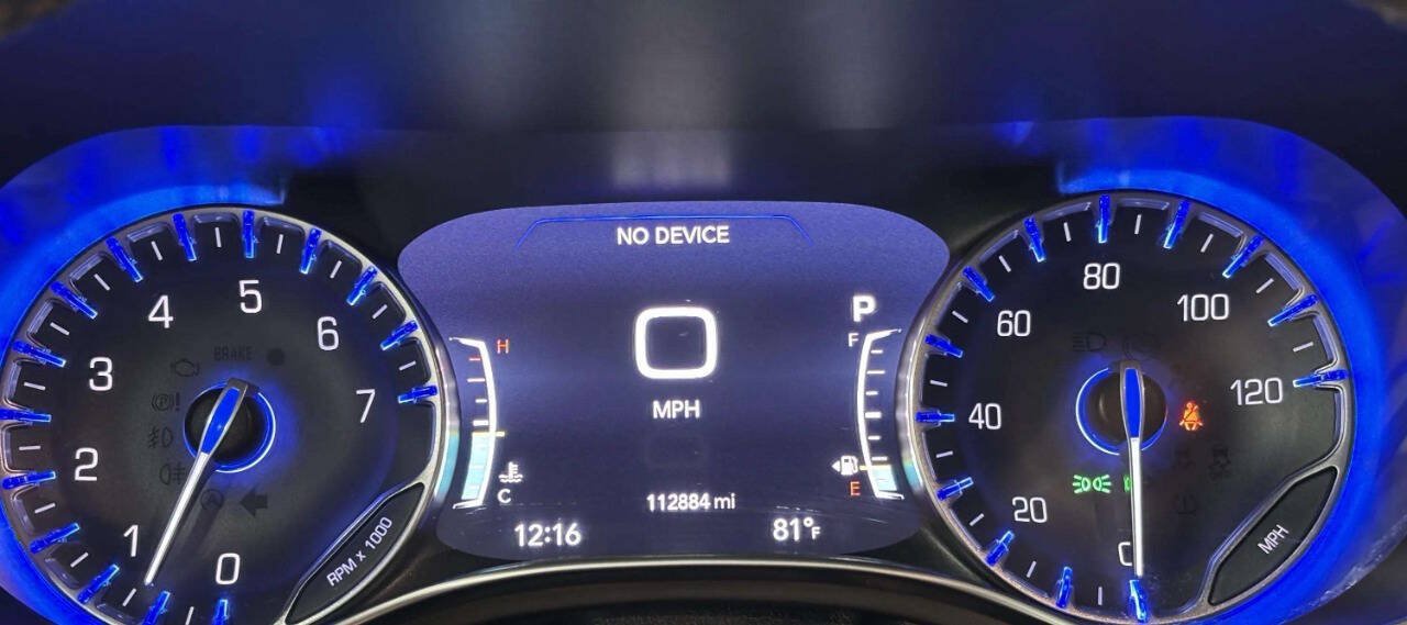 Used 2017 Chrysler Pacifica Touring-L Plus w/ Tire & Wheel Group FWD image 40