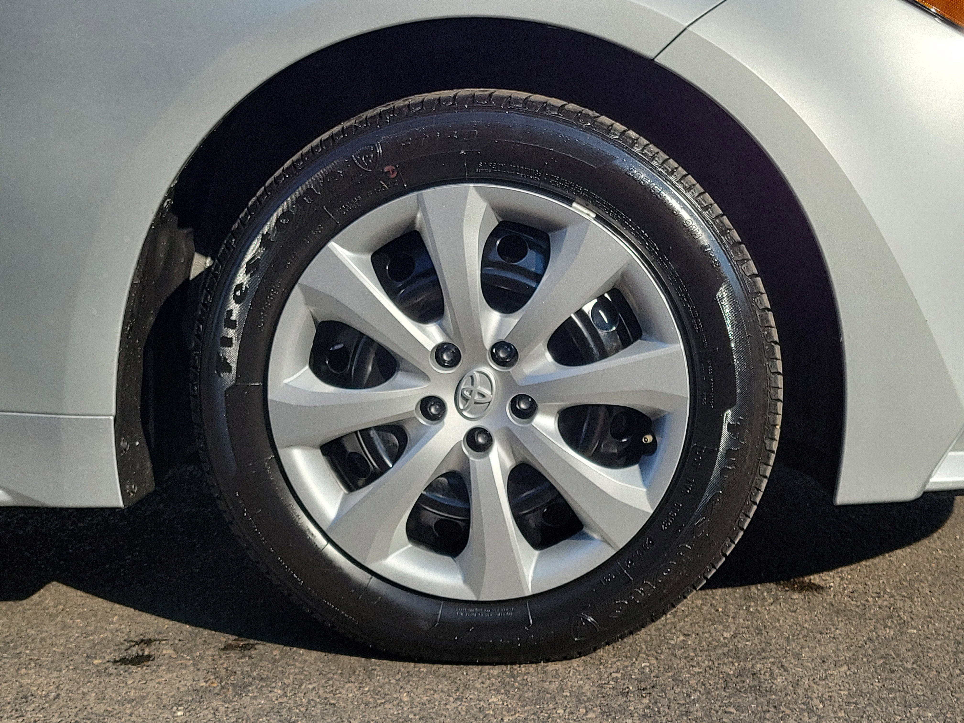 Used 2025 Toyota Corolla LE image 5