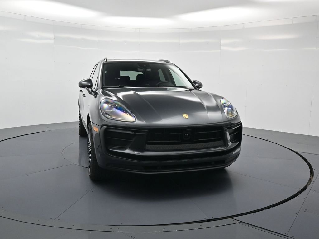 Certified 2026 Porsche Macan image 33