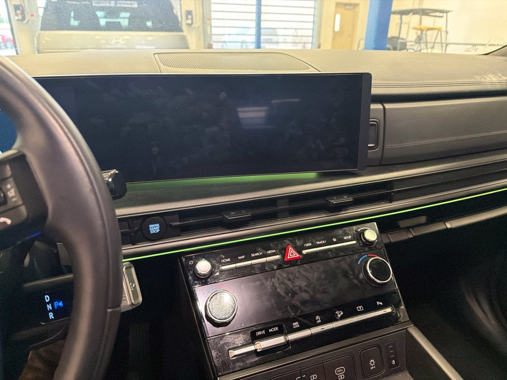 Used 2025 Hyundai Santa Fe Calligraphy AWD/4WD image 4