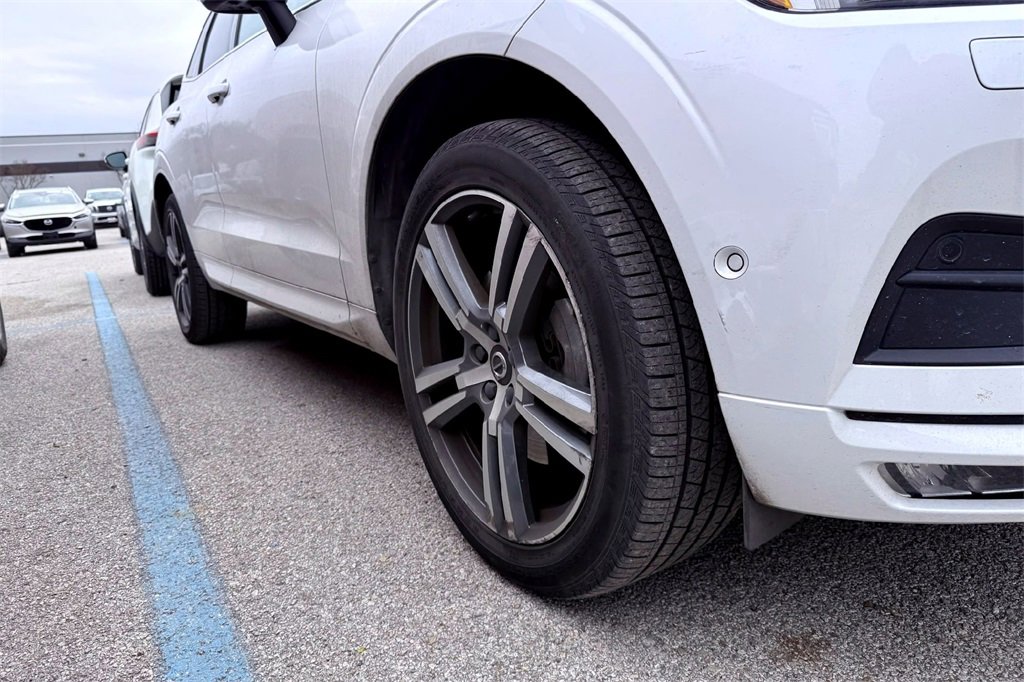 Used 2018 Volvo XC60 T6 Momentum w/ Advanced Package image 4