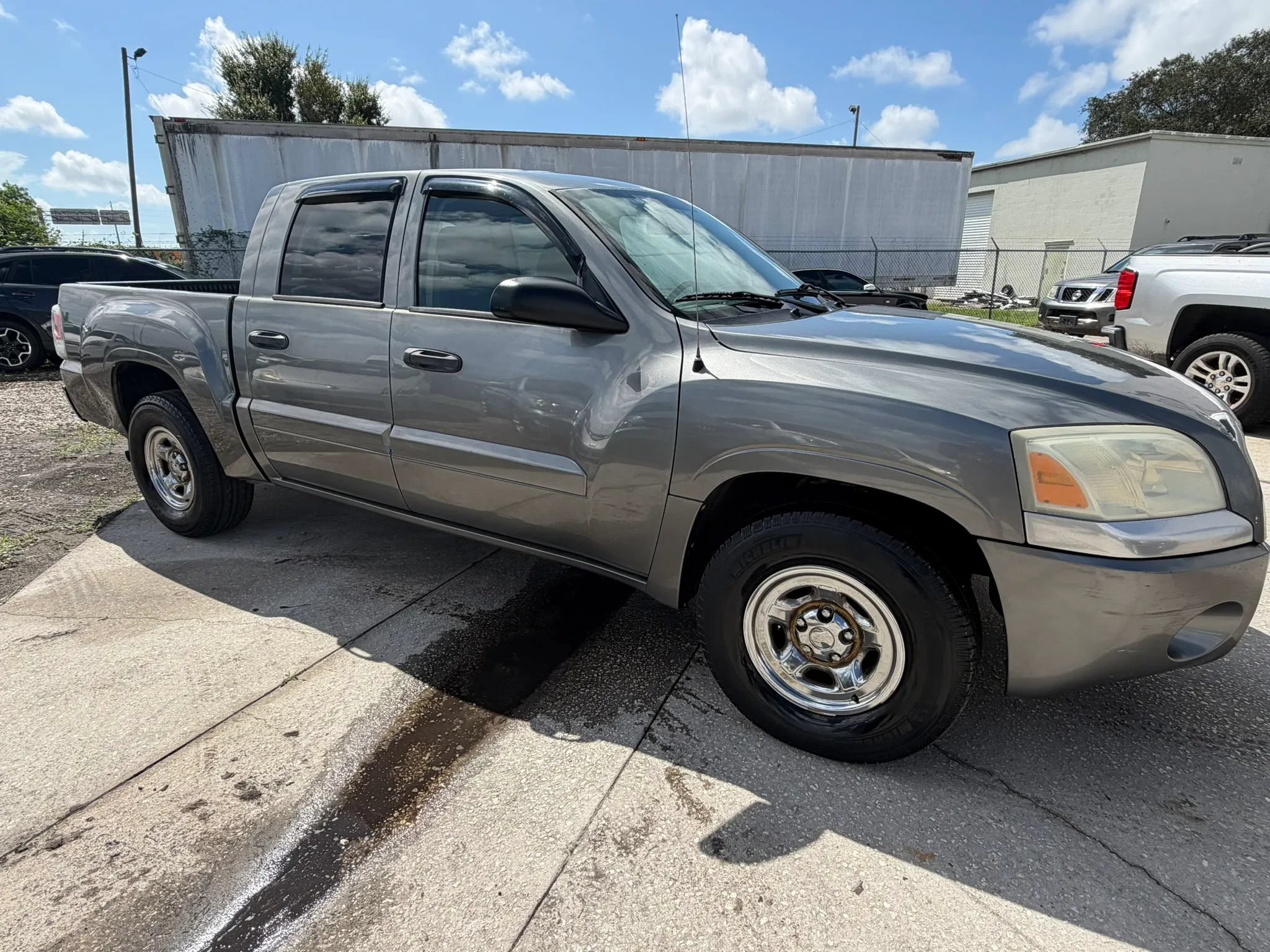 Used 2007 Mitsubishi Raider LS RWD image 2