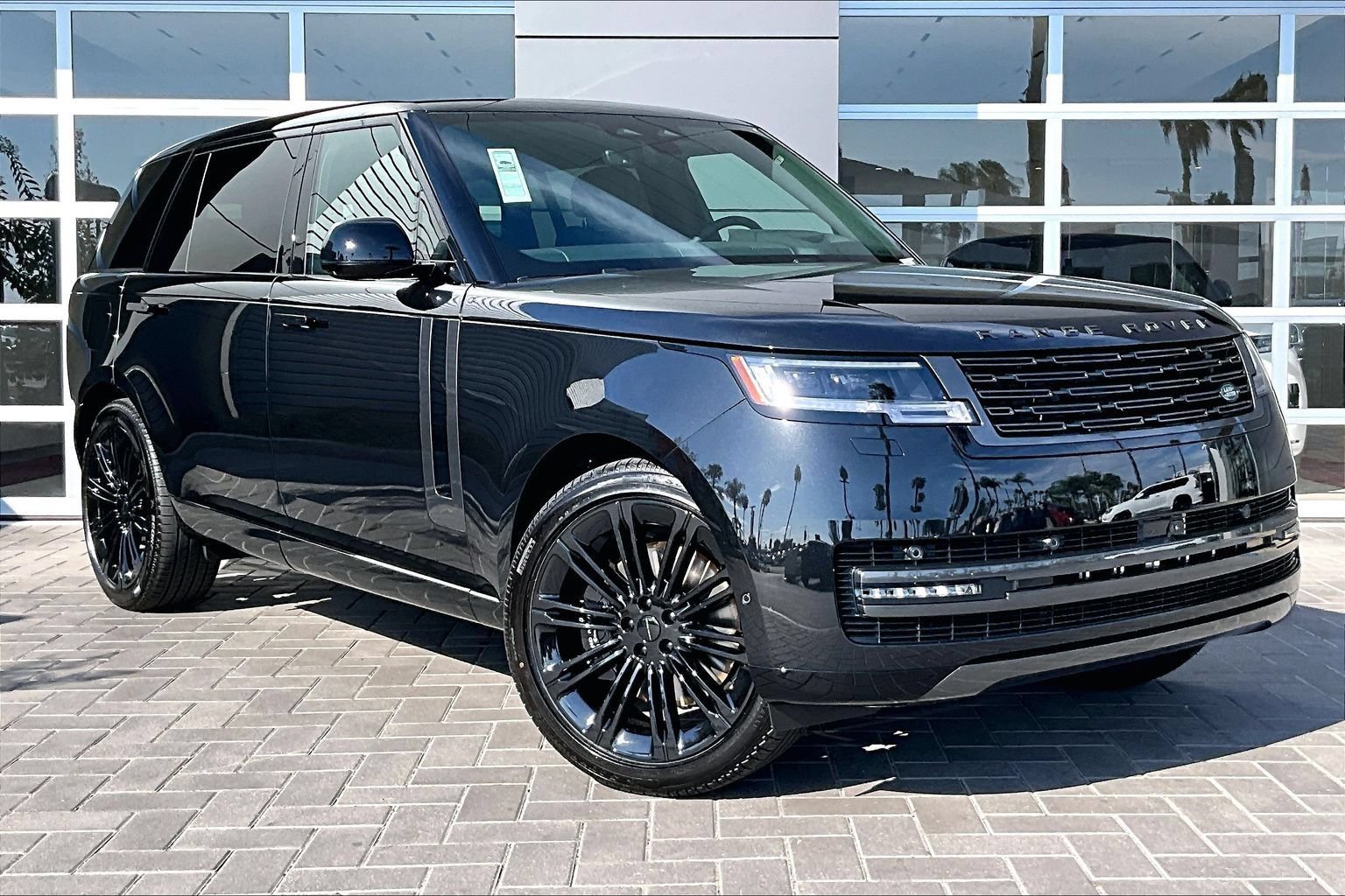 New 2026 Land Rover Range Rover Long Wheelbase SE AWD/4WD image 2