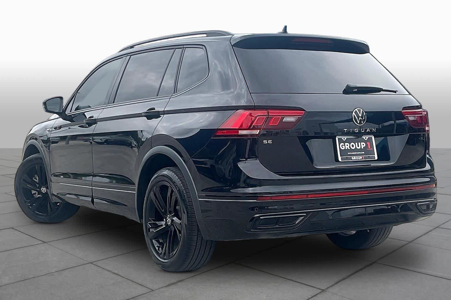 Used 2023 Volkswagen Tiguan SE R-Line FWD image 12