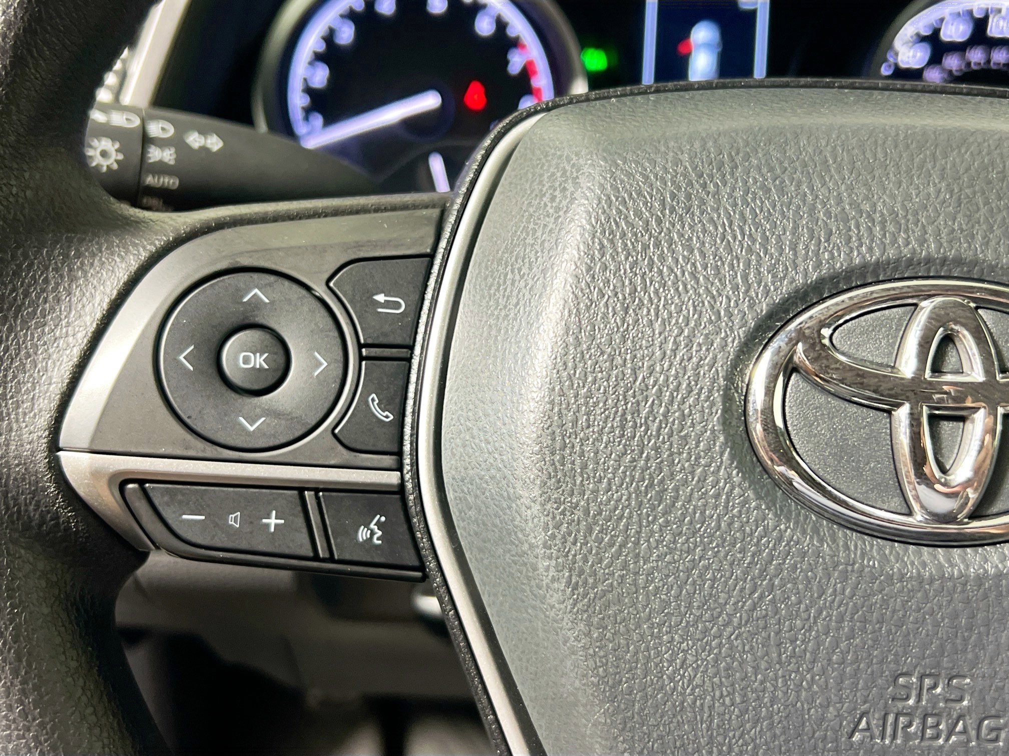 Used 2024 Toyota Camry LE w/ Convenience Package FWD image 18