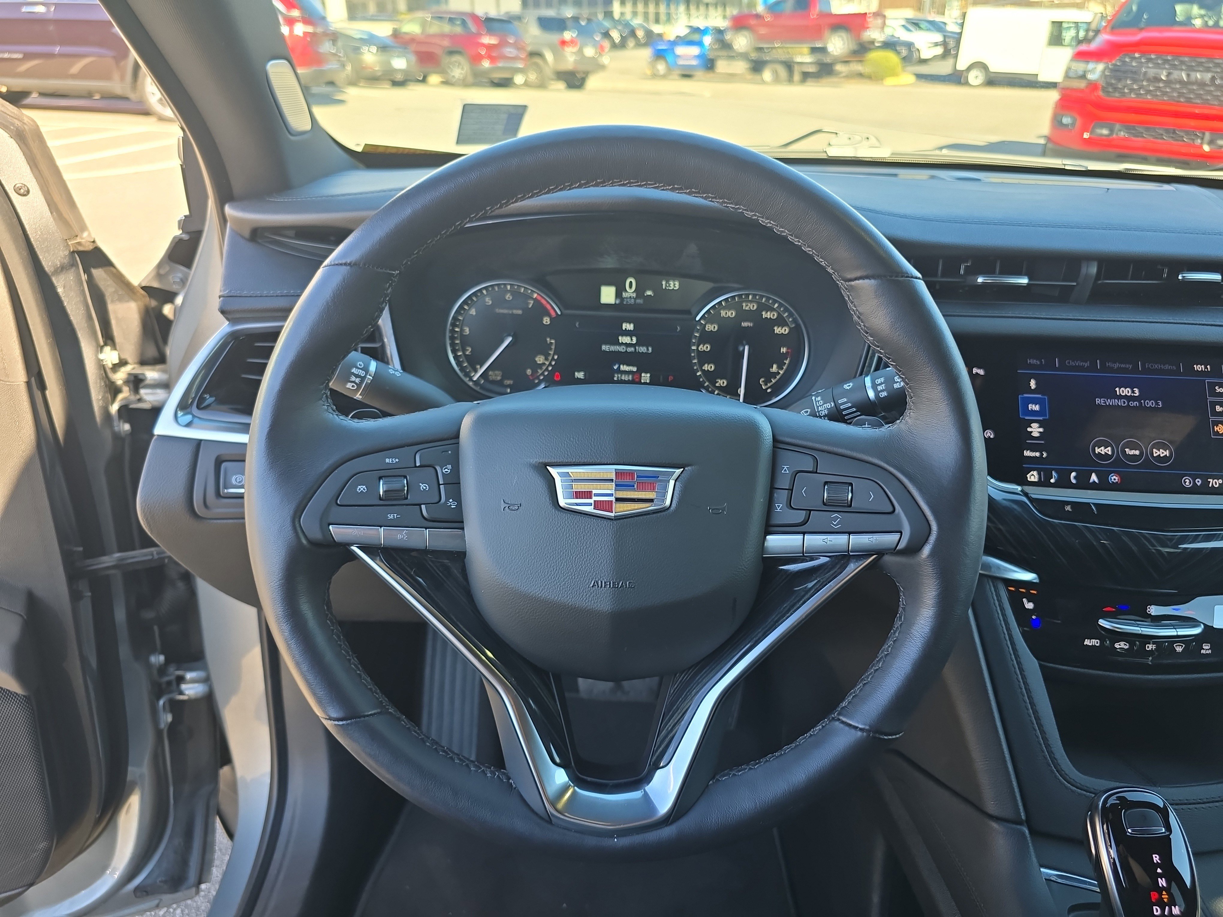 Used 2025 Cadillac XT6 Premium Luxury image 31