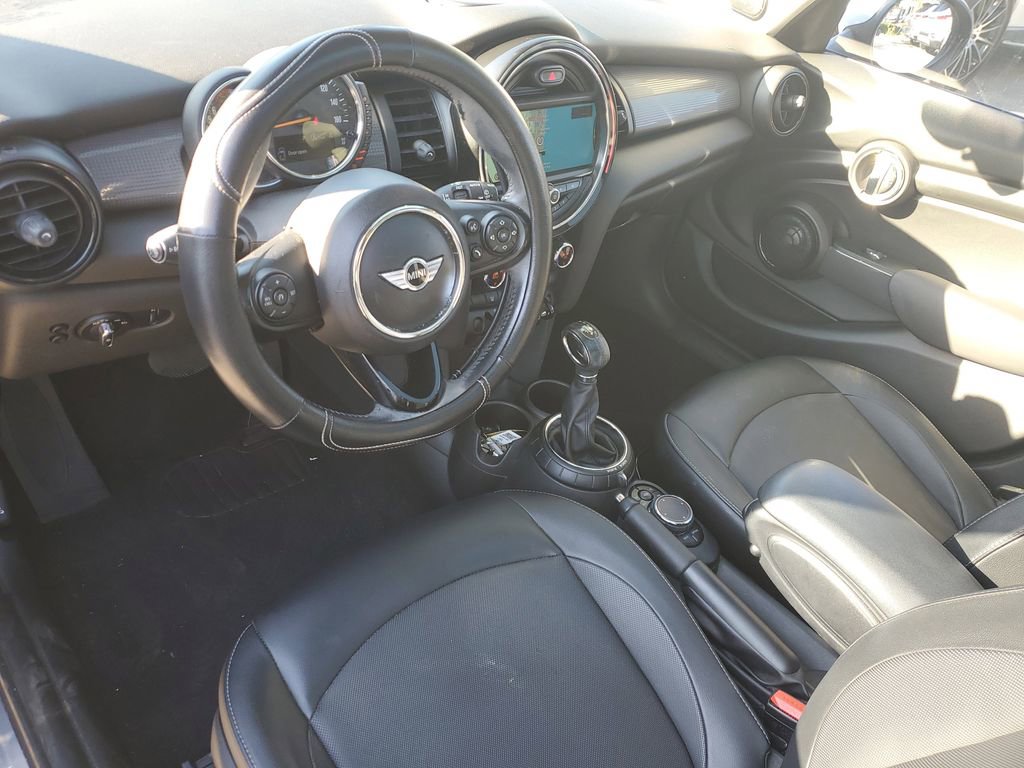 Used 2017 MINI Cooper 4-Door Hardtop image 14