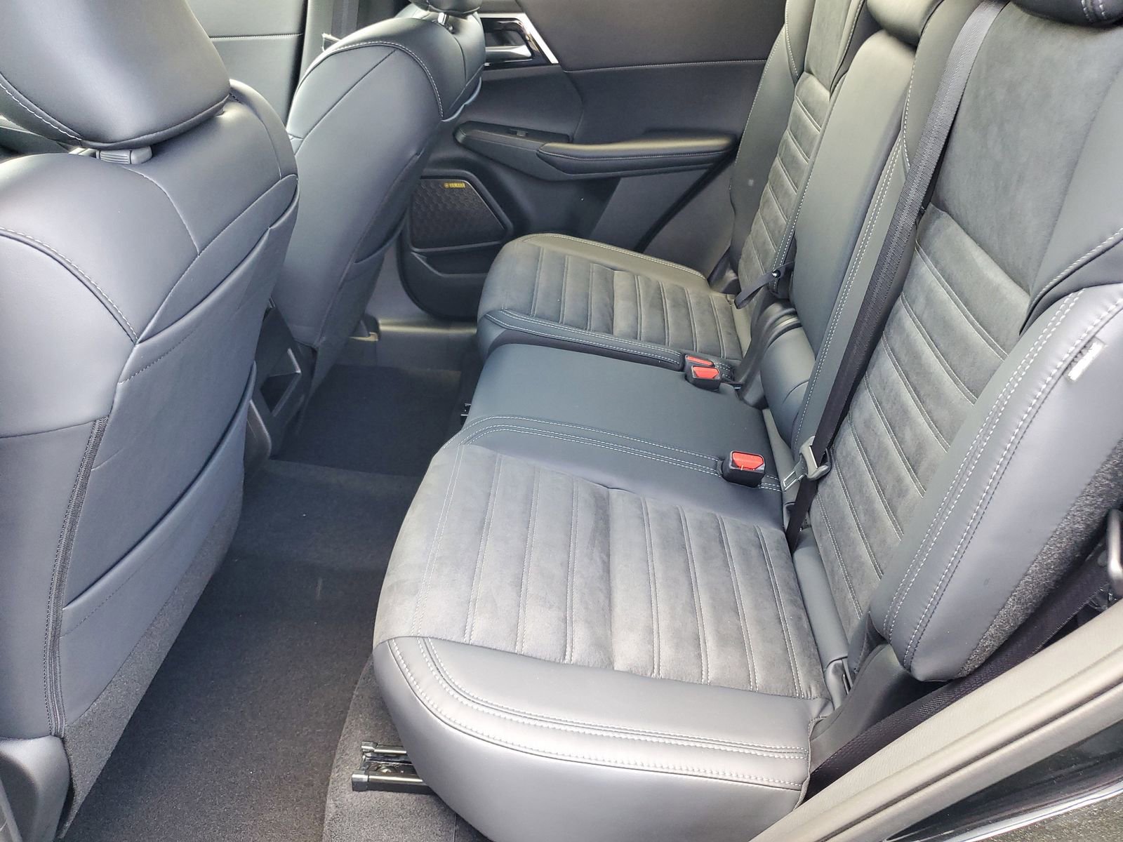 New 2025 Mitsubishi Outlander SE image 21