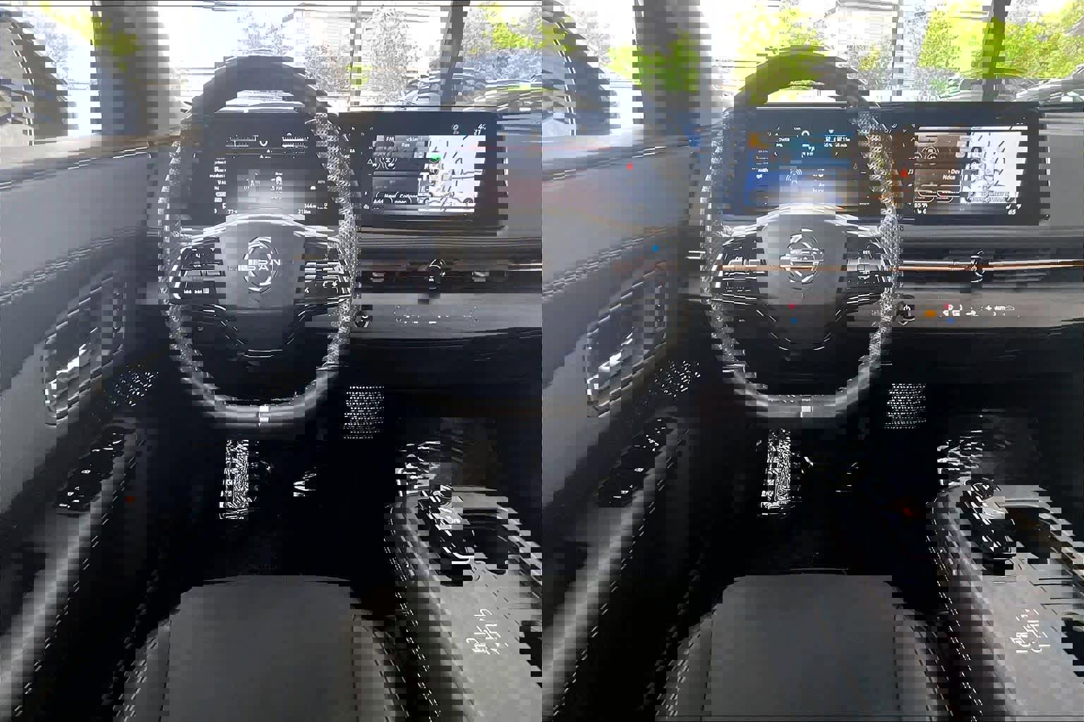 Used 2024 Nissan Ariya AWD image 5