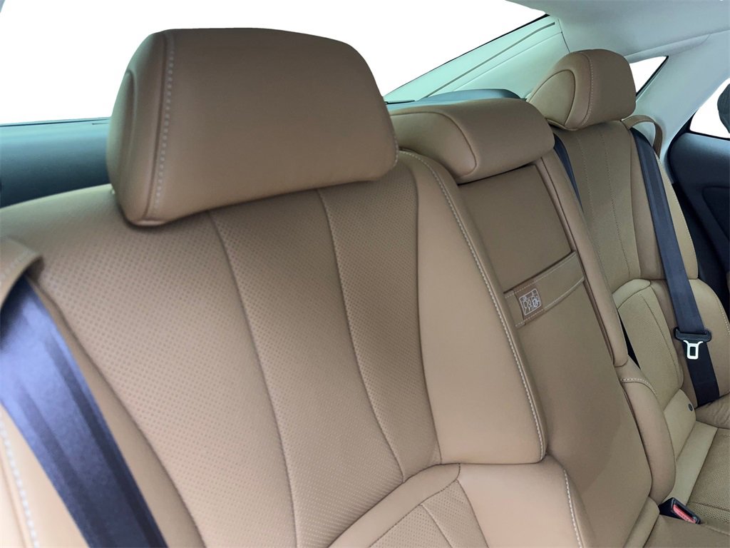 Used 2020 Lexus LS 500 image 40