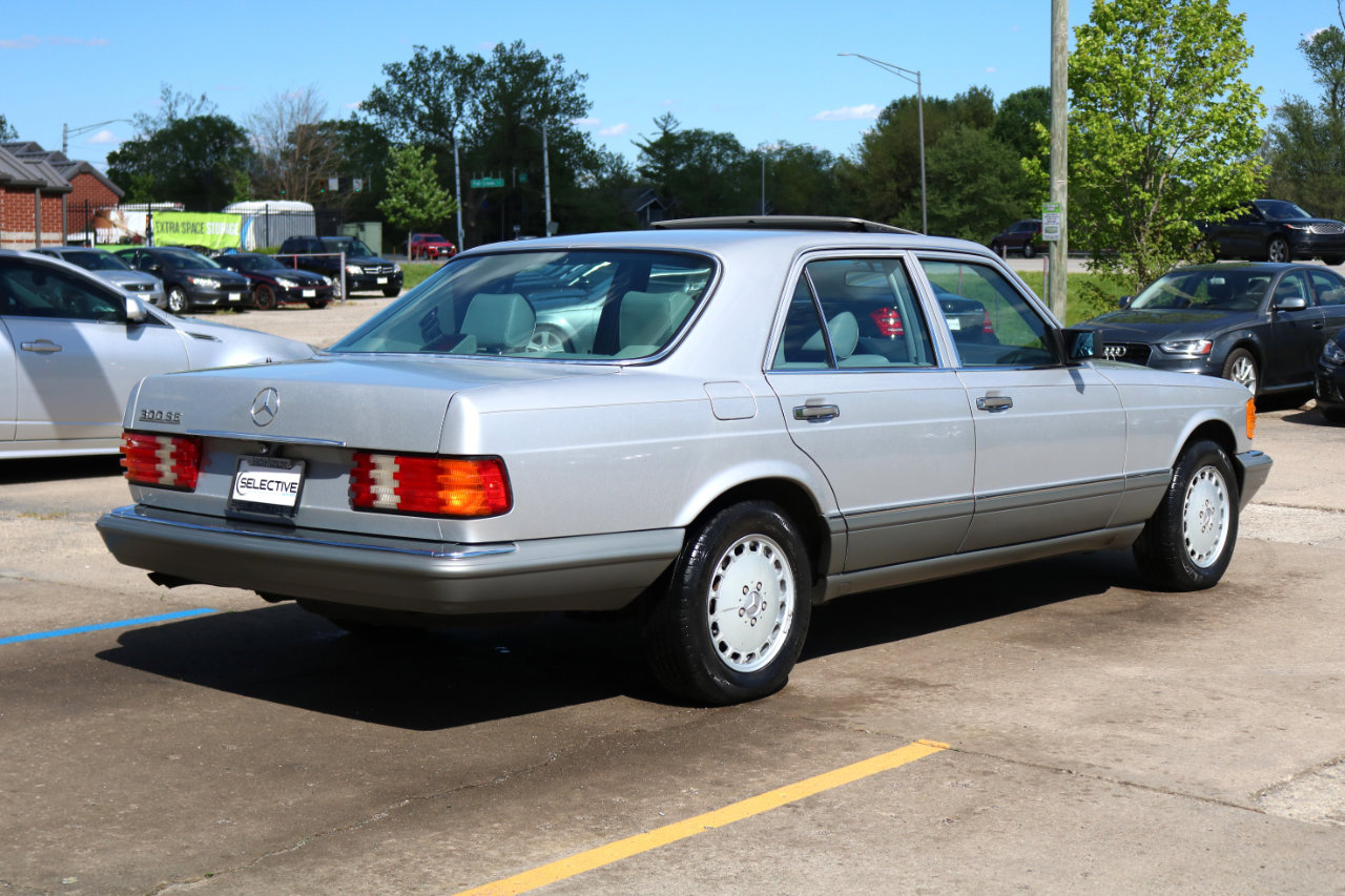 Used 1990 Mercedes-Benz 300 SE image 6