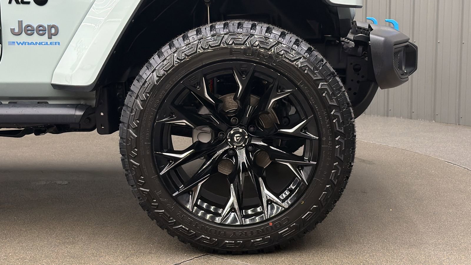 Used 2024 Jeep Wrangler Unlimited w/ Dual Top Group AWD/4WD image 9