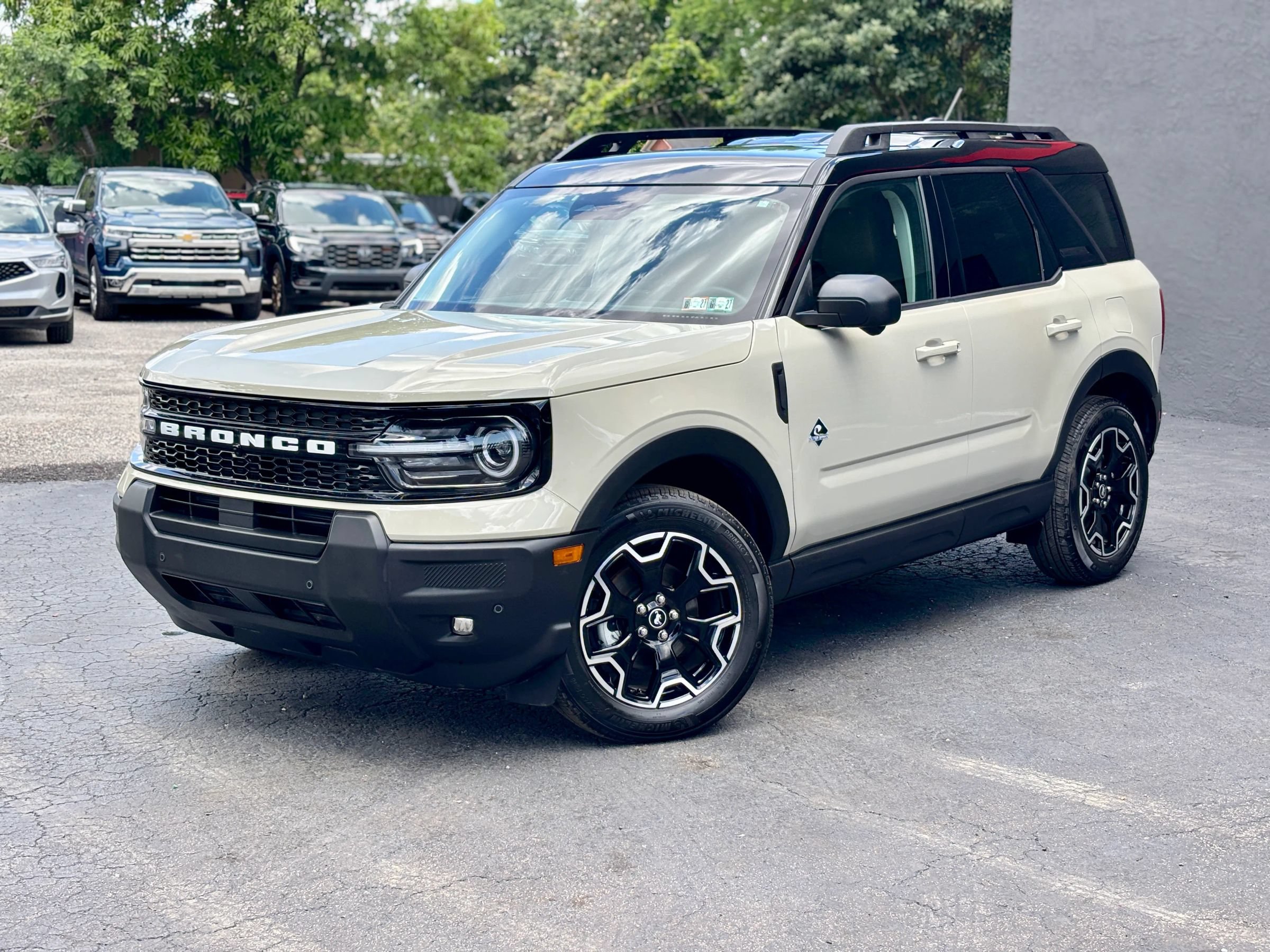 Used 2025 Ford Bronco Sport Outer Banks w/ Outer Banks Tech Package+ AWD/4WD image 3