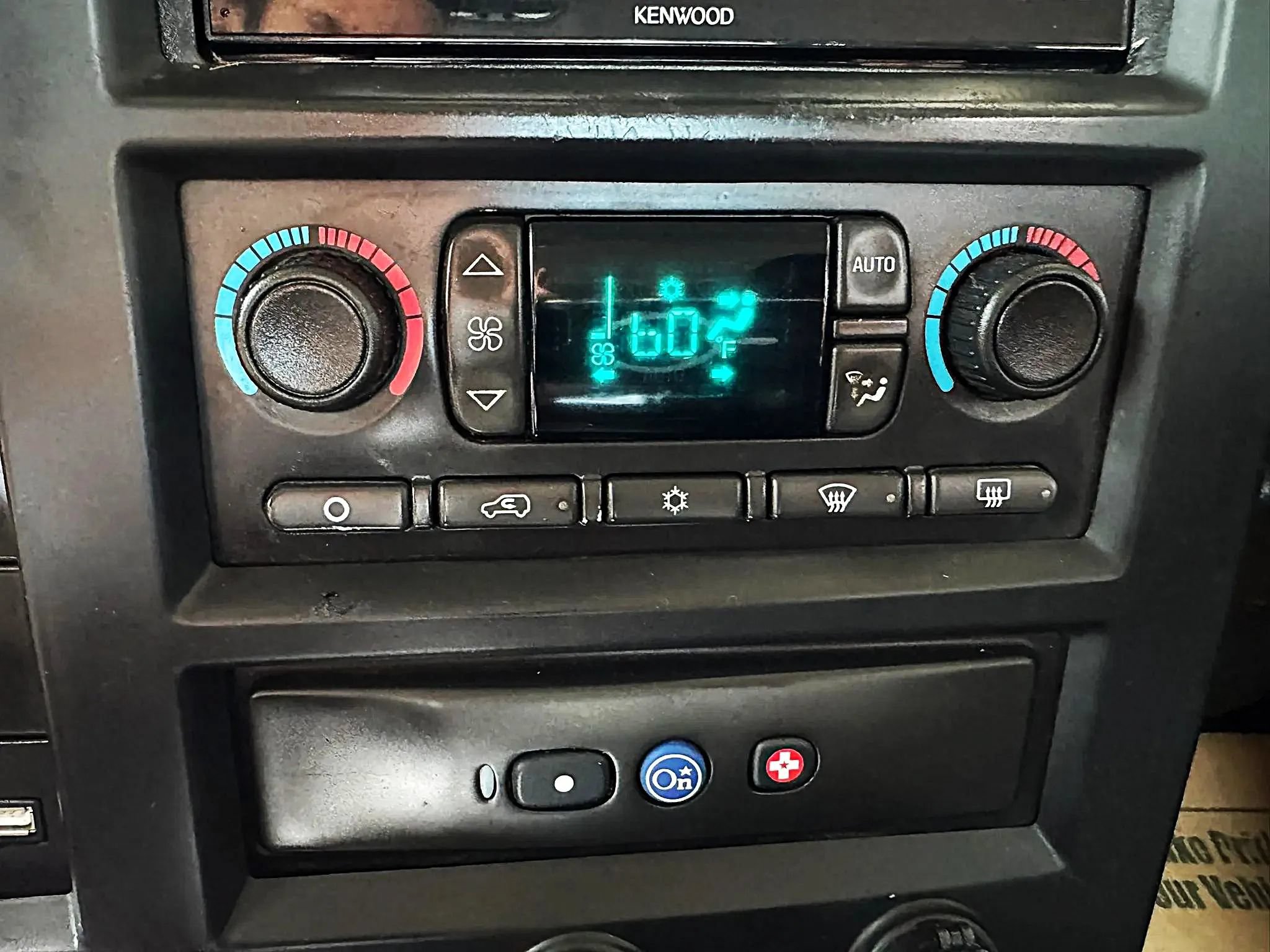 Used 2005 HUMMER H2 SUT w/ Preferred Equipment Group AWD/4WD image 28
