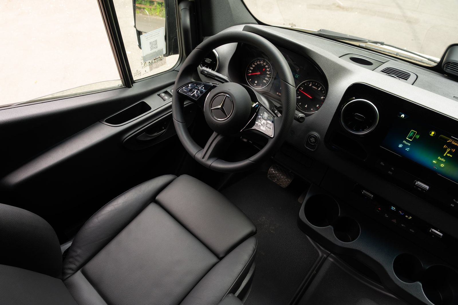 Used 2025 Mercedes-Benz Sprinter 2500 image 16