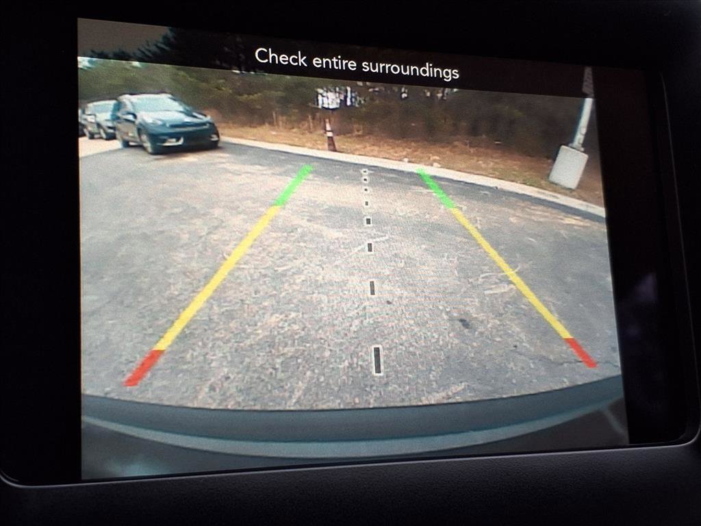 Used 2019 Jeep Cherokee Latitude Plus w/ Cold Weather Group image 18