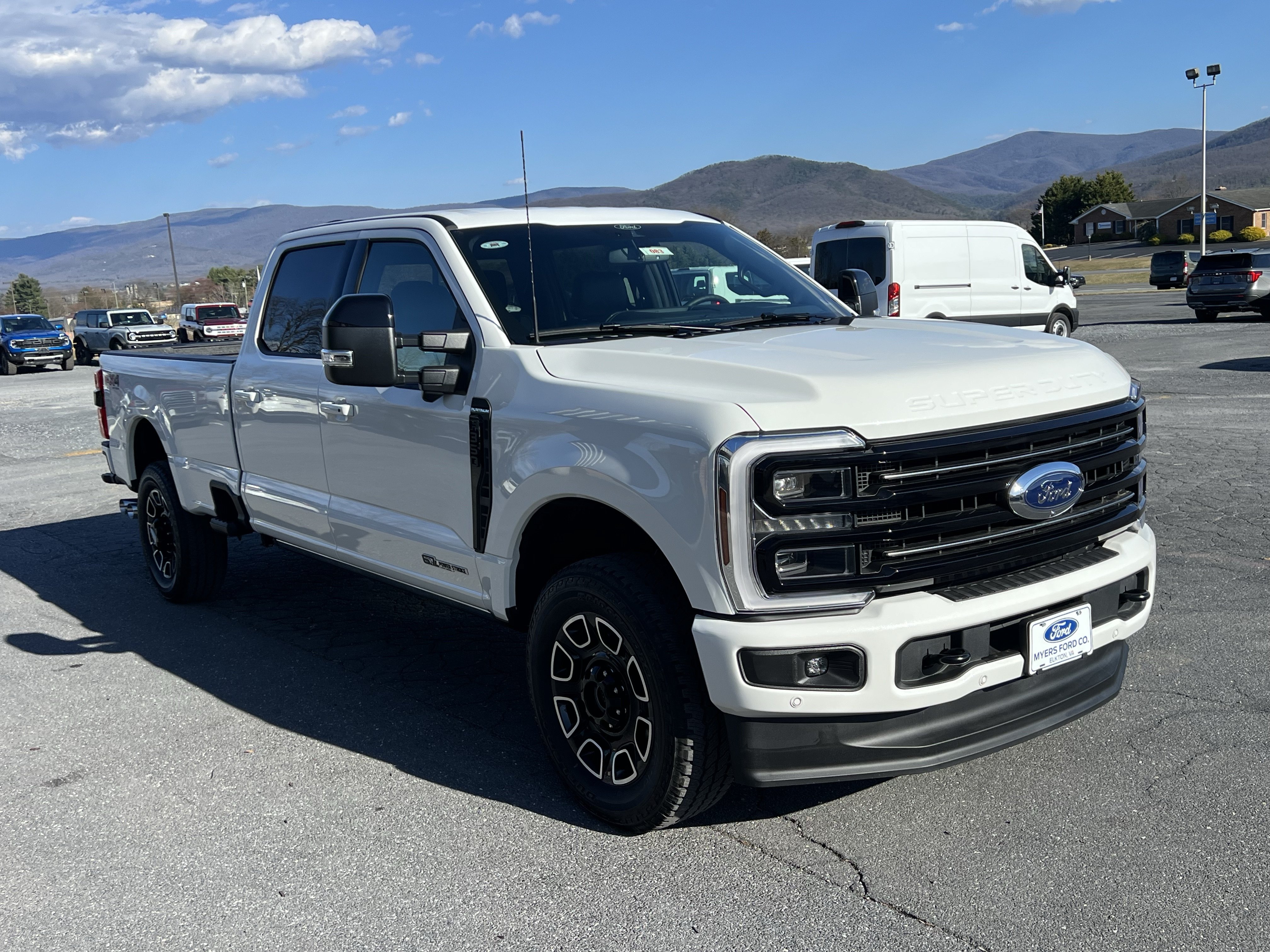 New 2026 Ford F350 Platinum w/ FX4 Off-Road Package AWD/4WD image 4