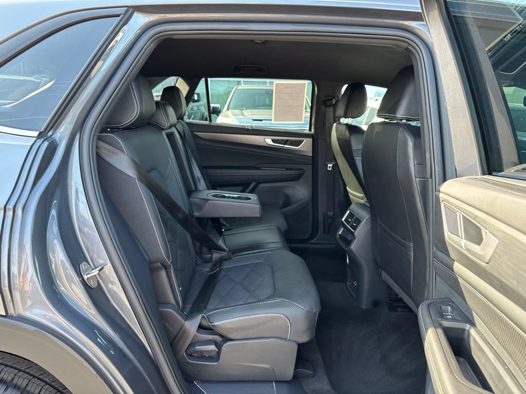Used 2024 Volkswagen Atlas Cross Sport SE AWD/4WD image 19