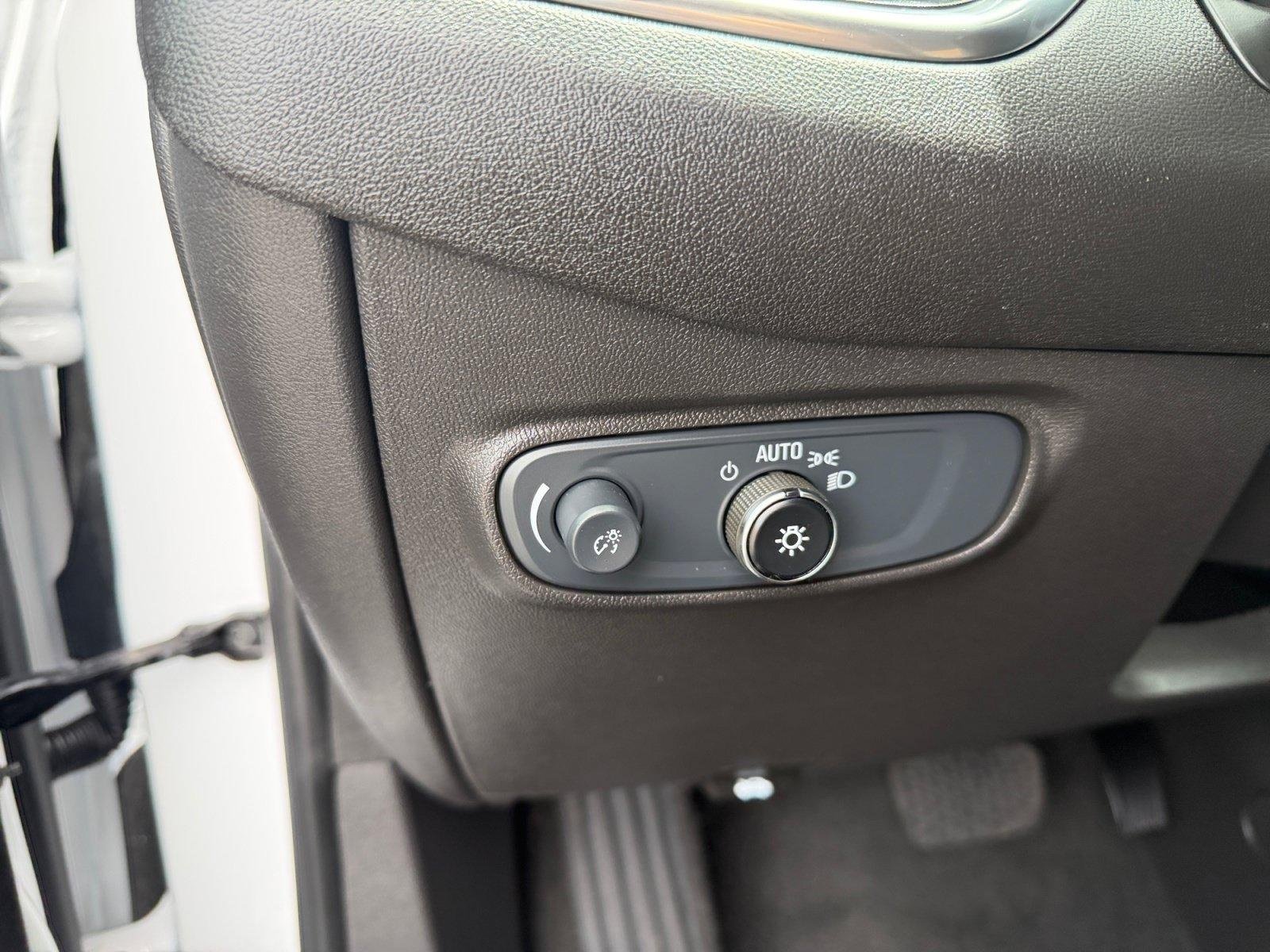Used 2024 Chevrolet Equinox LT AWD/4WD image 12