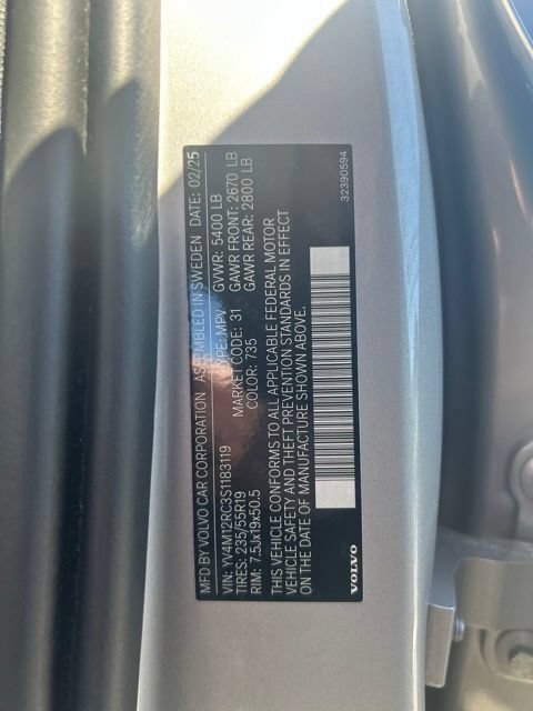 Certified 2025 Volvo XC60 B5 Plus AWD/4WD image 31