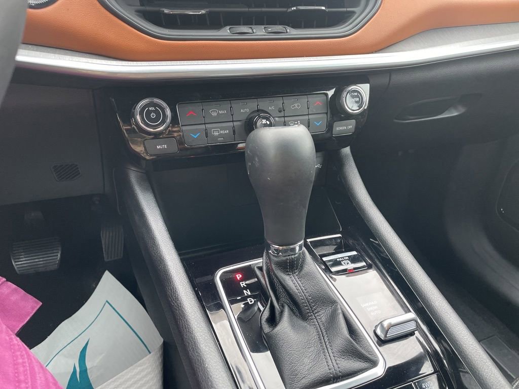 Used 2024 Jeep Compass Limited image 29