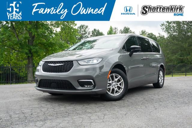 Used 2025 Chrysler Pacifica Select FWD video 1