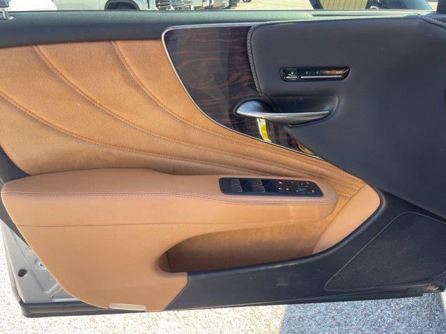 Used 2022 Lexus LS 500 w/ Interior Upgrade Package RWD image 10