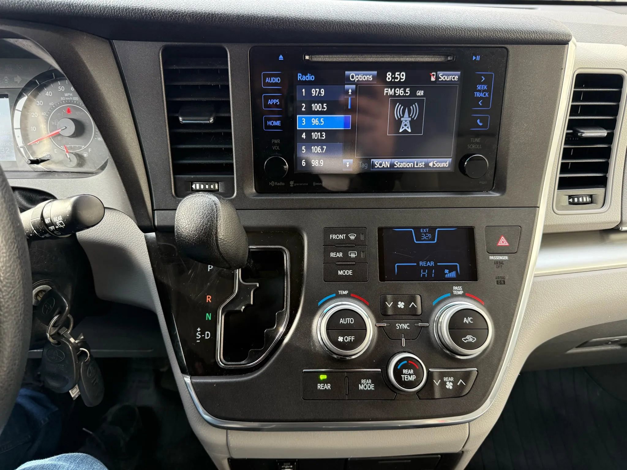 Used 2017 Toyota Sienna LE AWD/4WD image 17