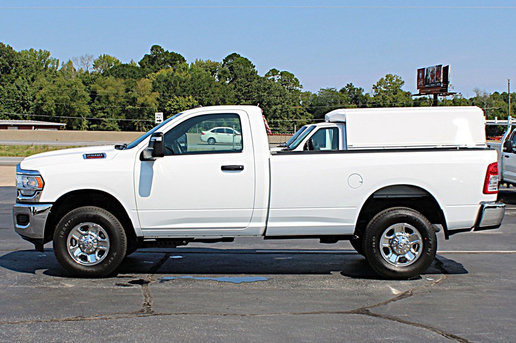 Used 2024 RAM 2500 Tradesman w/ Chrome Appearance Group AWD/4WD image 6