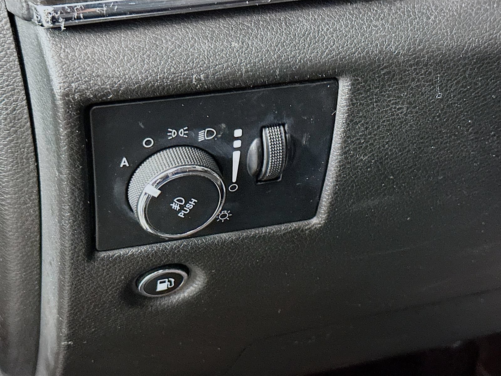 Used 2018 Jeep Grand Cherokee Limited AWD/4WD image 10