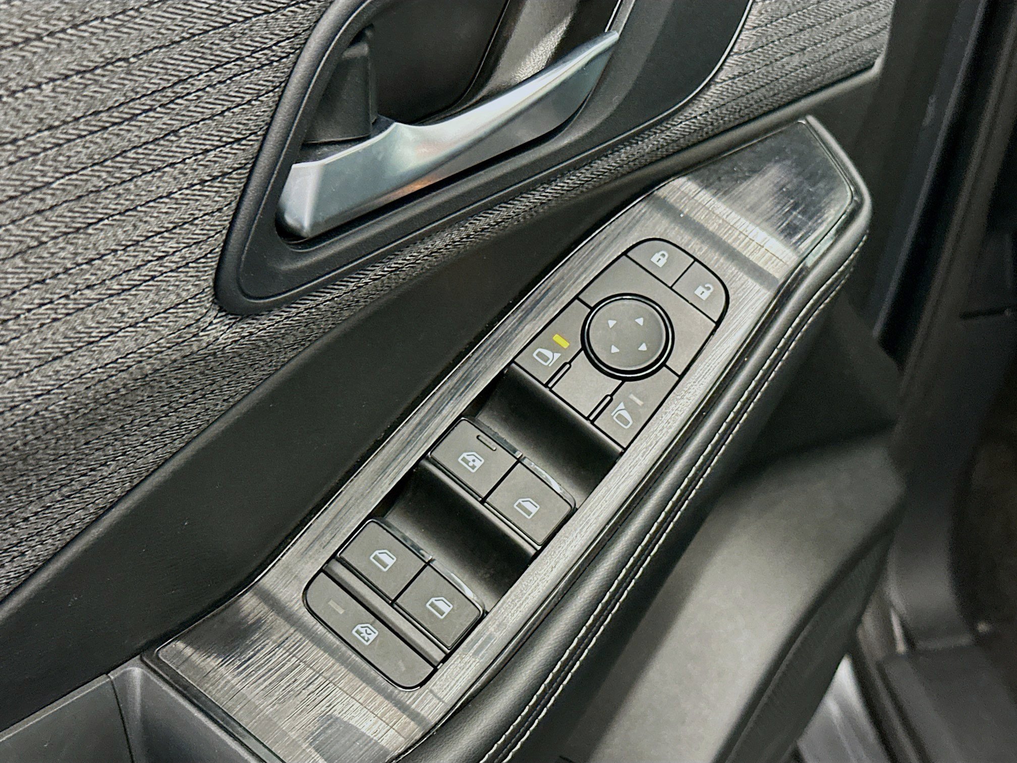 Used 2023 Nissan Rogue SV image 15