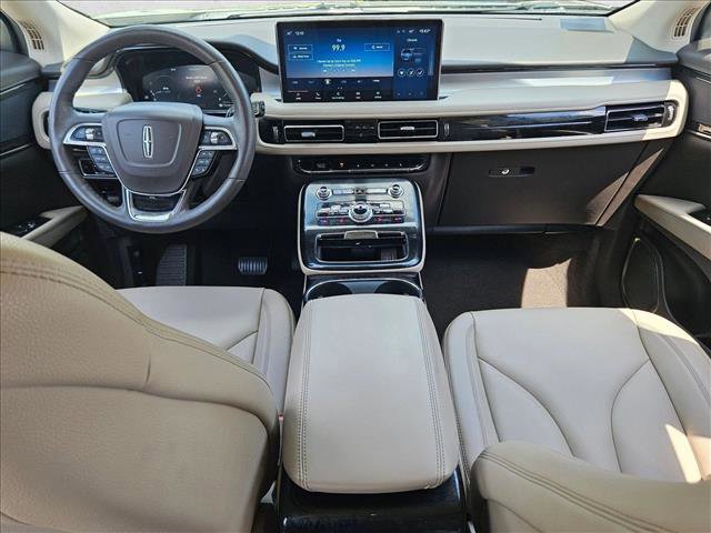 Used 2023 Lincoln Nautilus FWD image 16