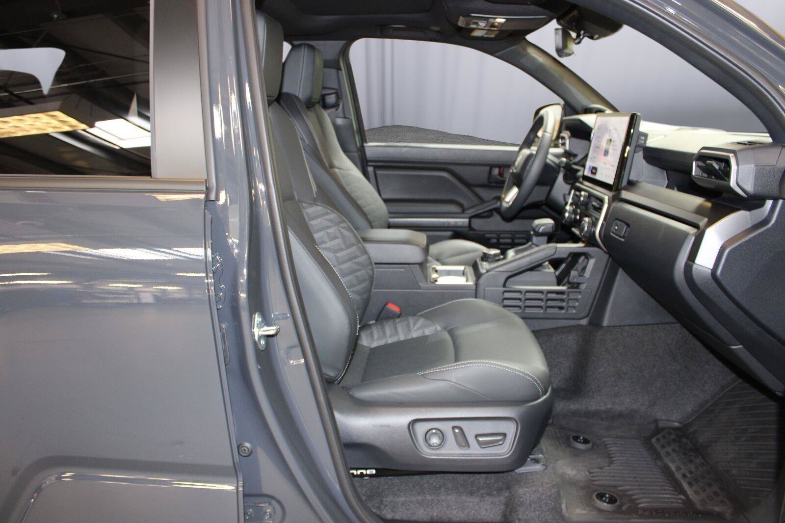 Certified 2026 Toyota 4Runner TRD Off-Road Premium w/ Tow Technology Package AWD/4WD image 45