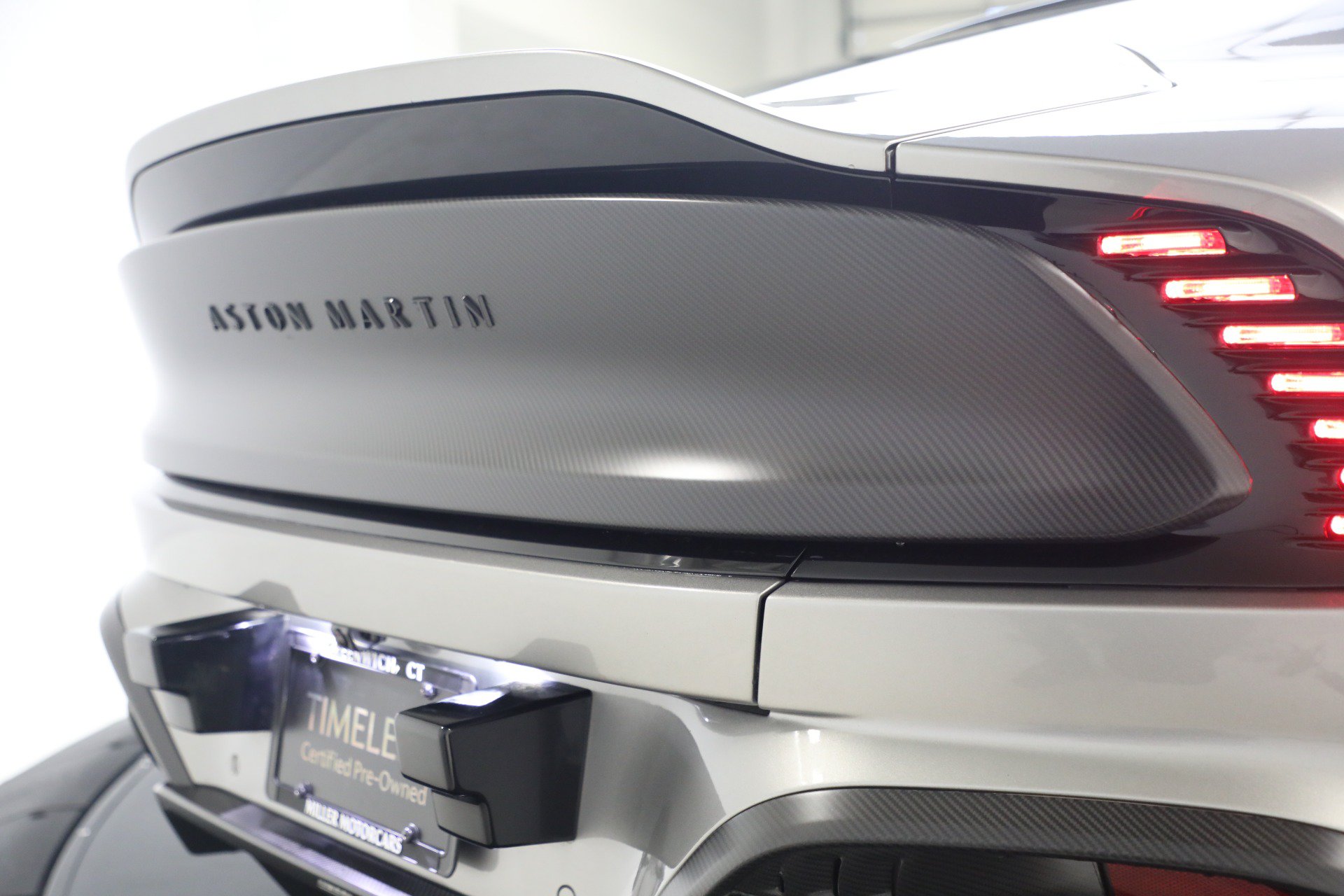 Used 2025 Aston Martin Vanquish RWD image 19