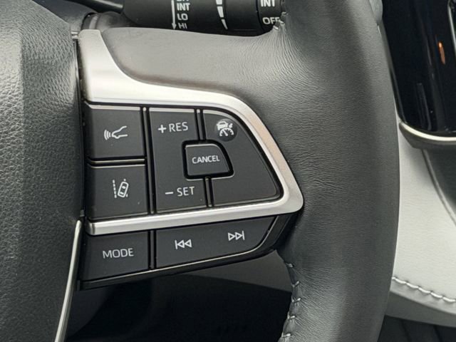 Used 2023 Toyota Highlander XLE FWD image 13
