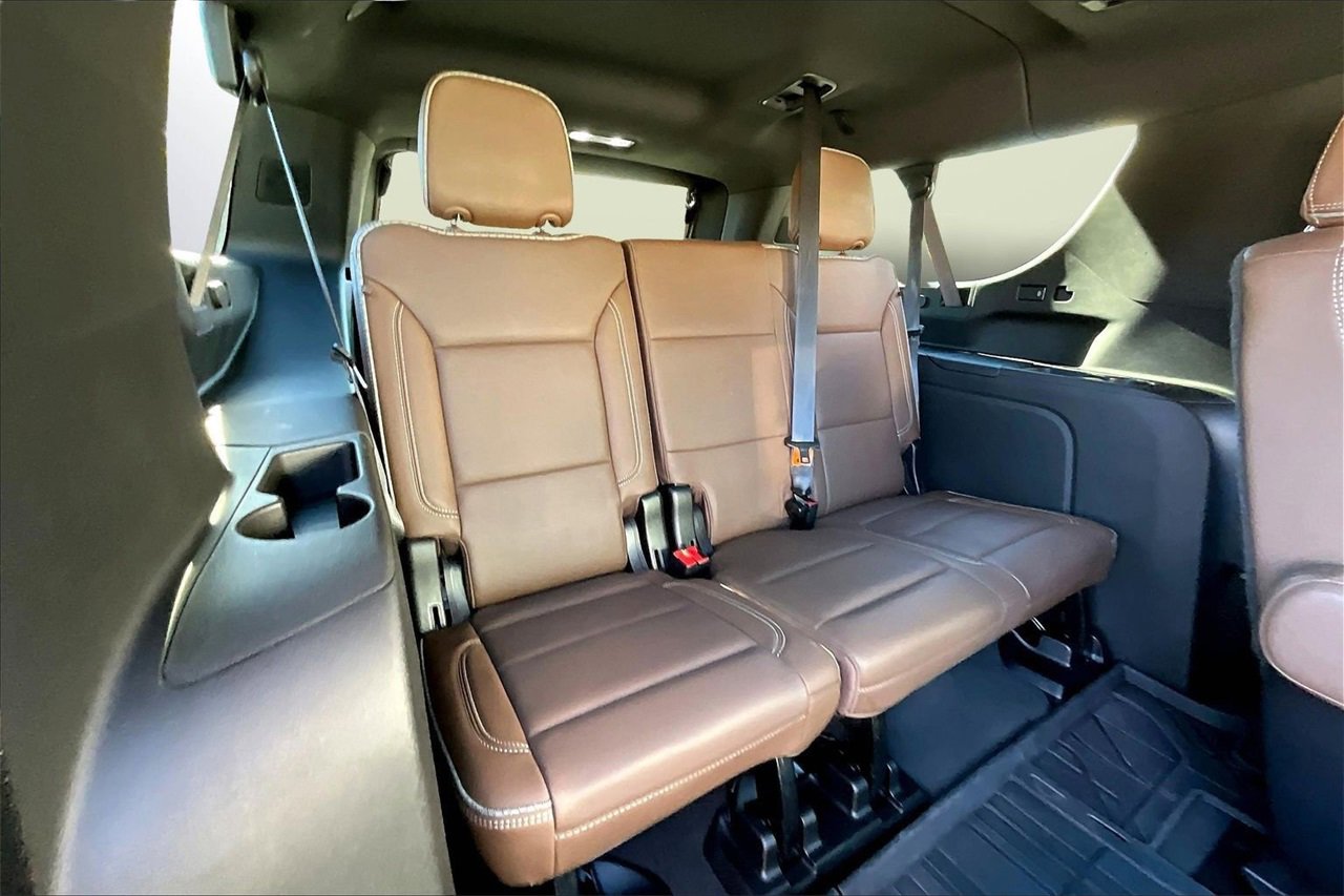 Used 2024 Chevrolet Suburban High Country image 25