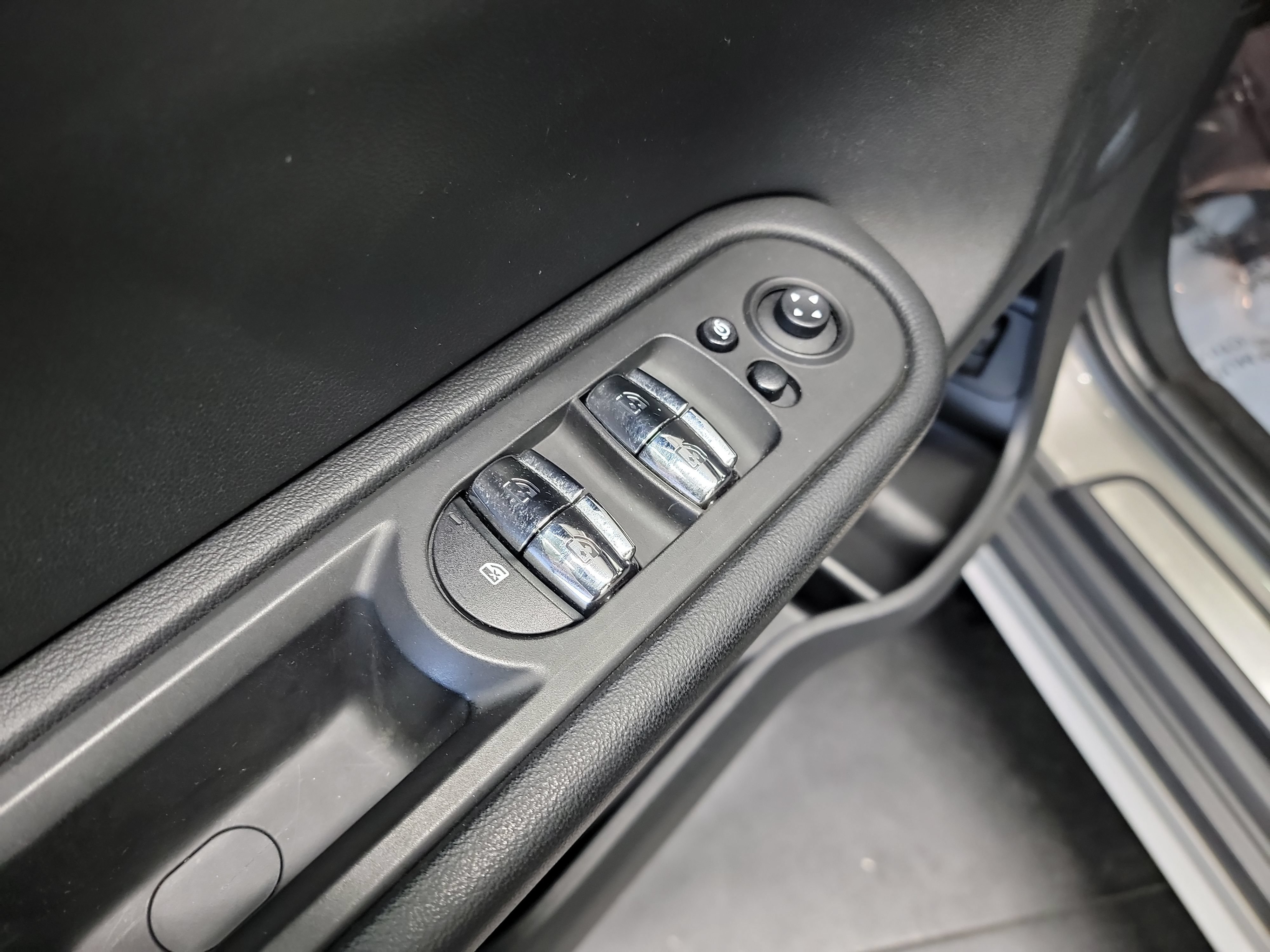 Used 2017 MINI Cooper Countryman FWD image 14