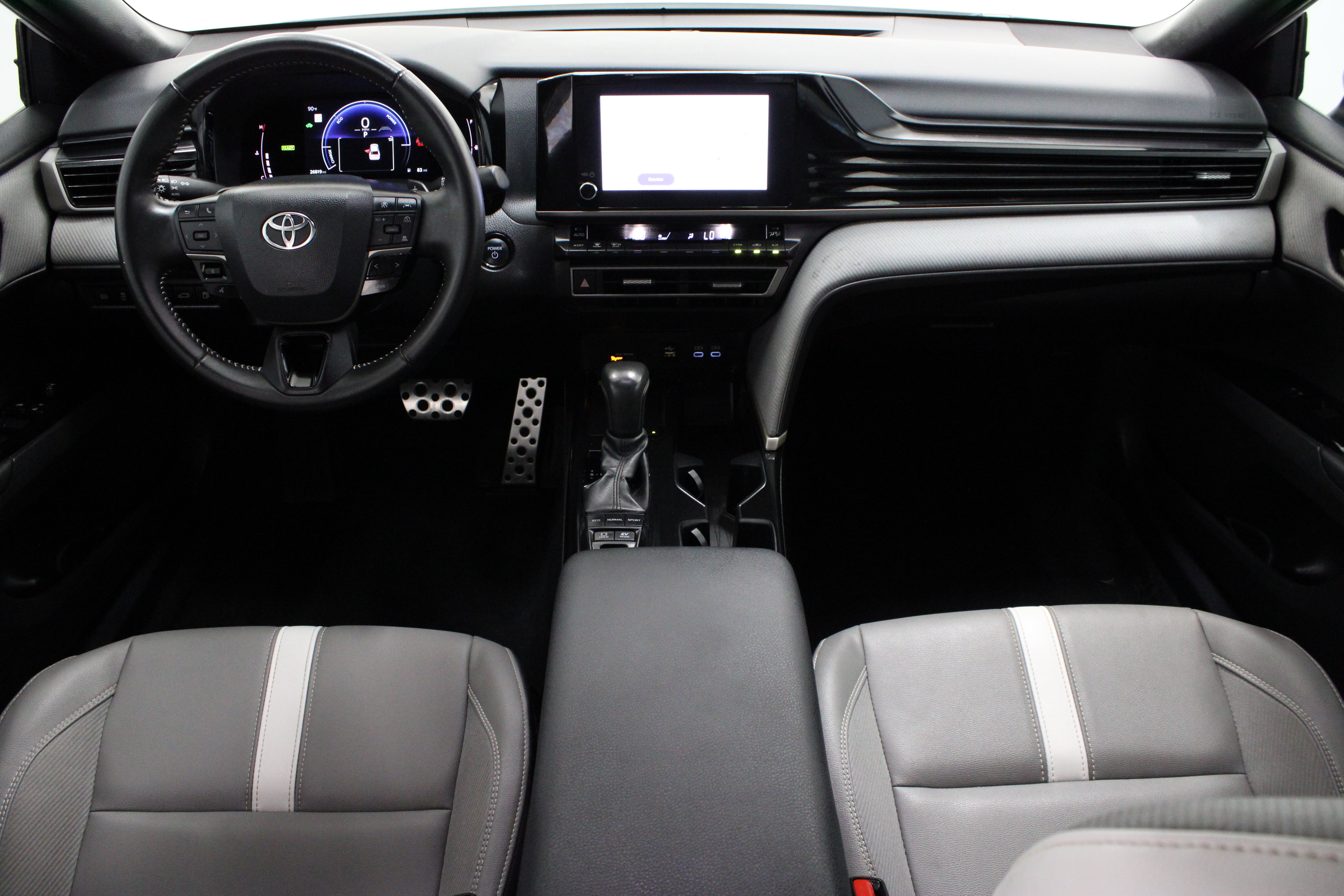 Used 2025 Toyota Camry SE w/ Convenience Package FWD image 29