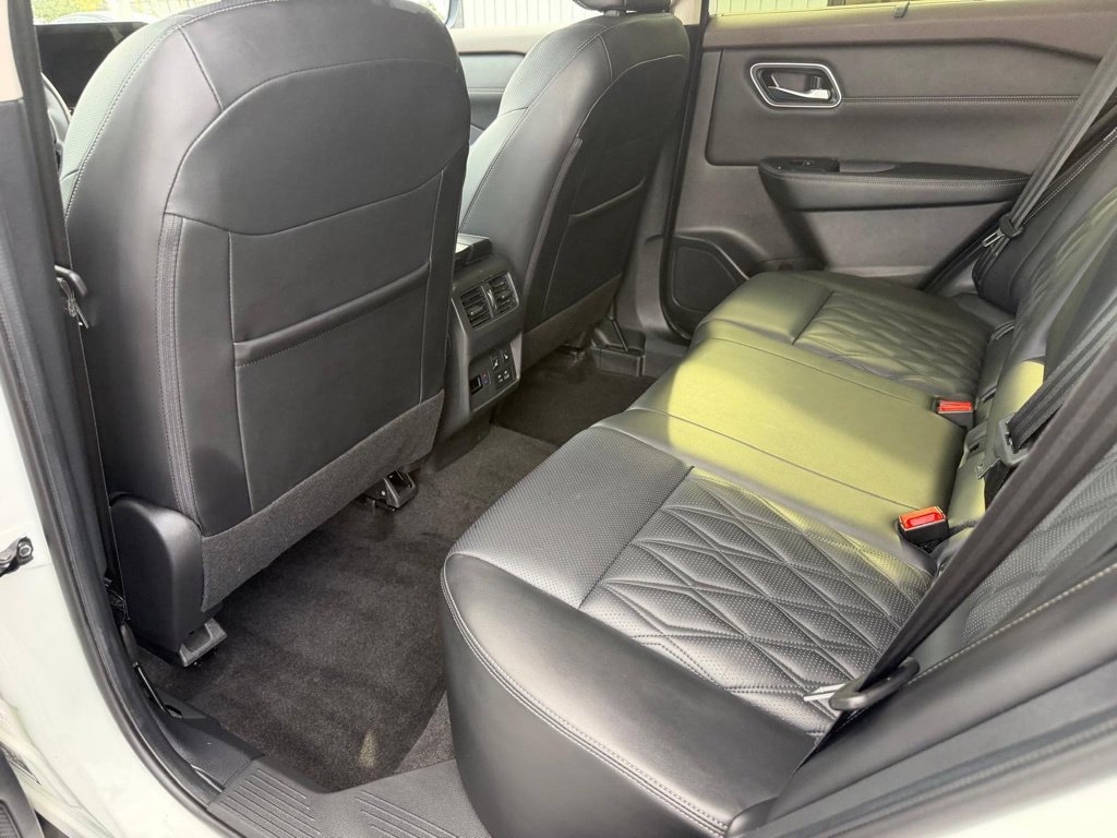 Used 2023 Nissan Rogue Platinum AWD/4WD image 20