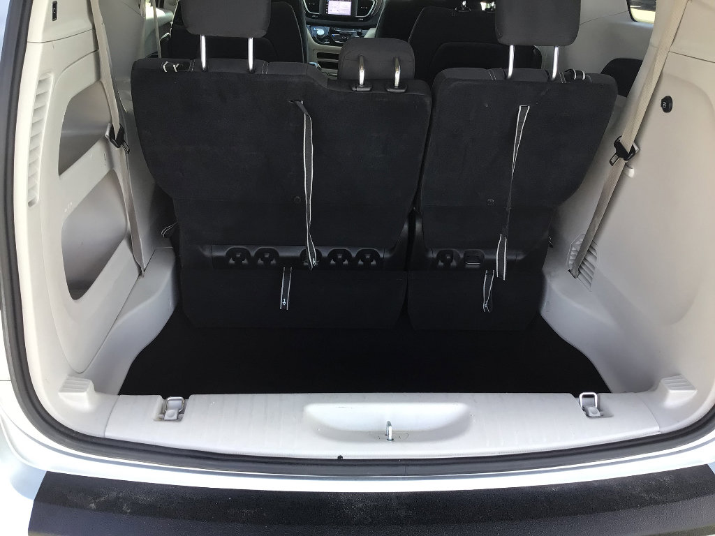 Used 2023 Chrysler Voyager LX image 16