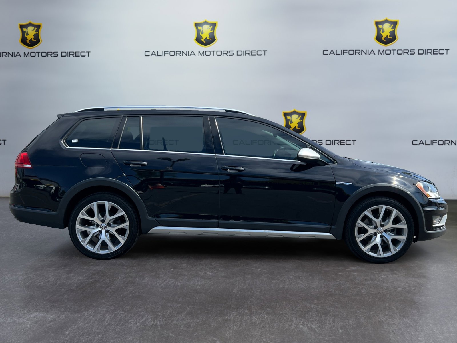 Used 2017 Volkswagen Golf Alltrack SEL image 6