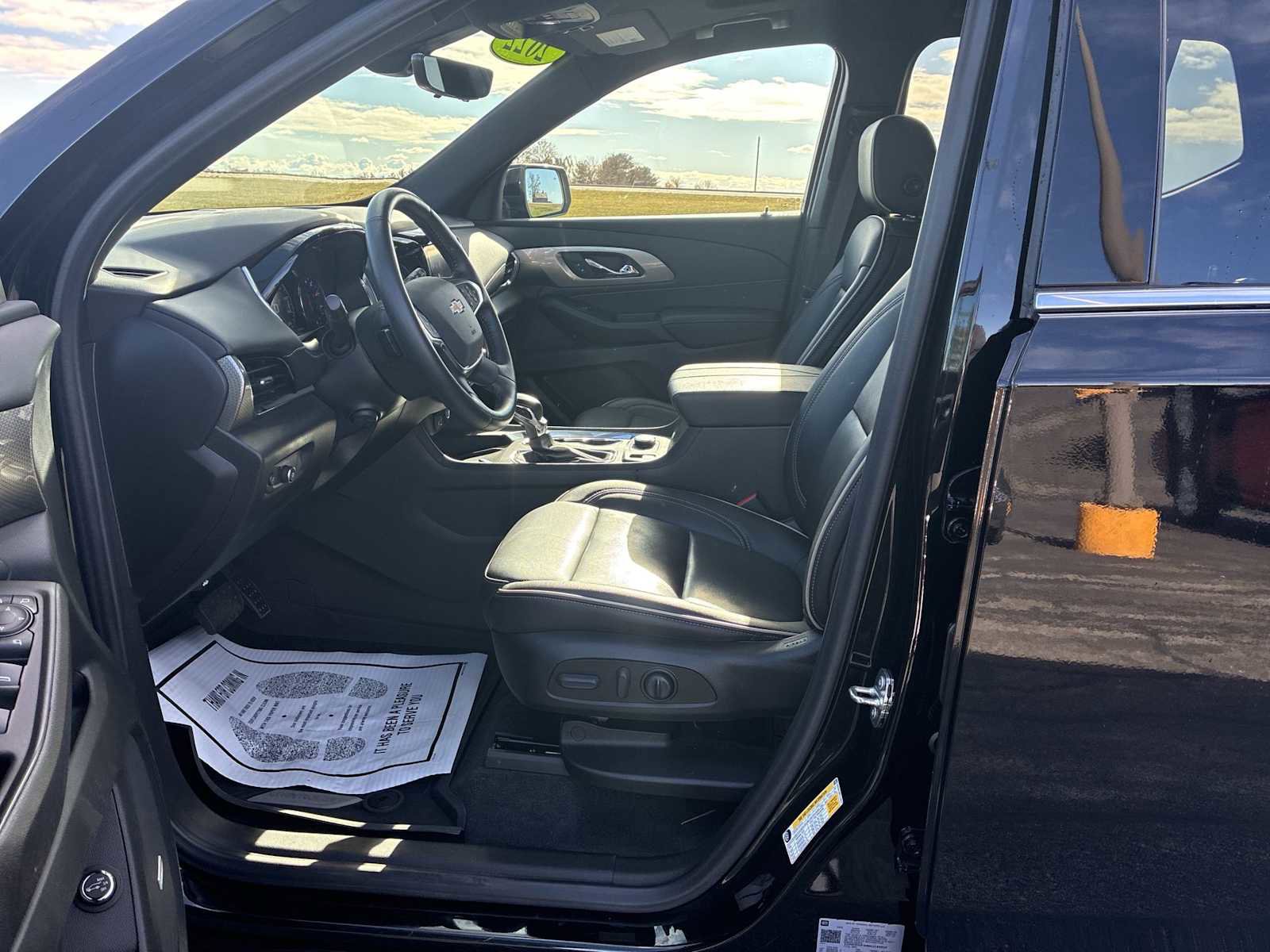 Used 2022 Chevrolet Traverse Premier image 19