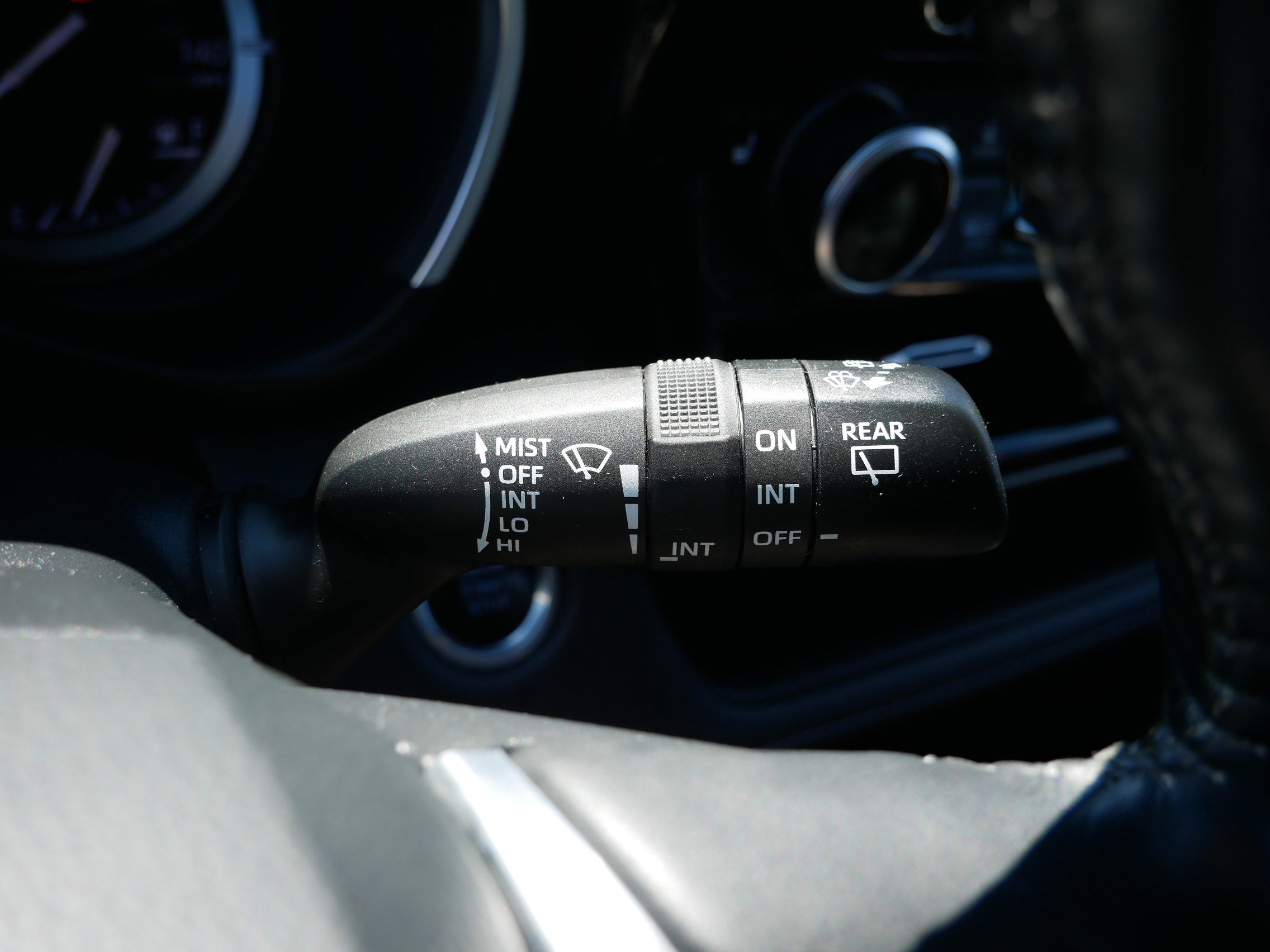 Used 2020 Toyota Highlander XLE AWD/4WD image 30