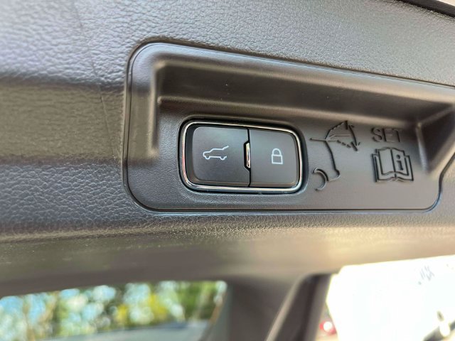 Used 2024 Ford Explorer XLT w/ Equipment Group 202A RWD image 21
