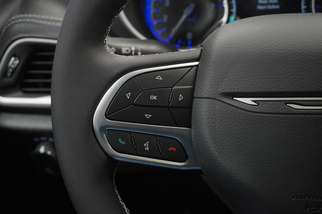 New 2027 Chrysler Pacifica Select AWD/4WD image 26