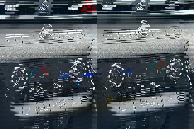 New 2025 Hyundai Elantra SEL image 17