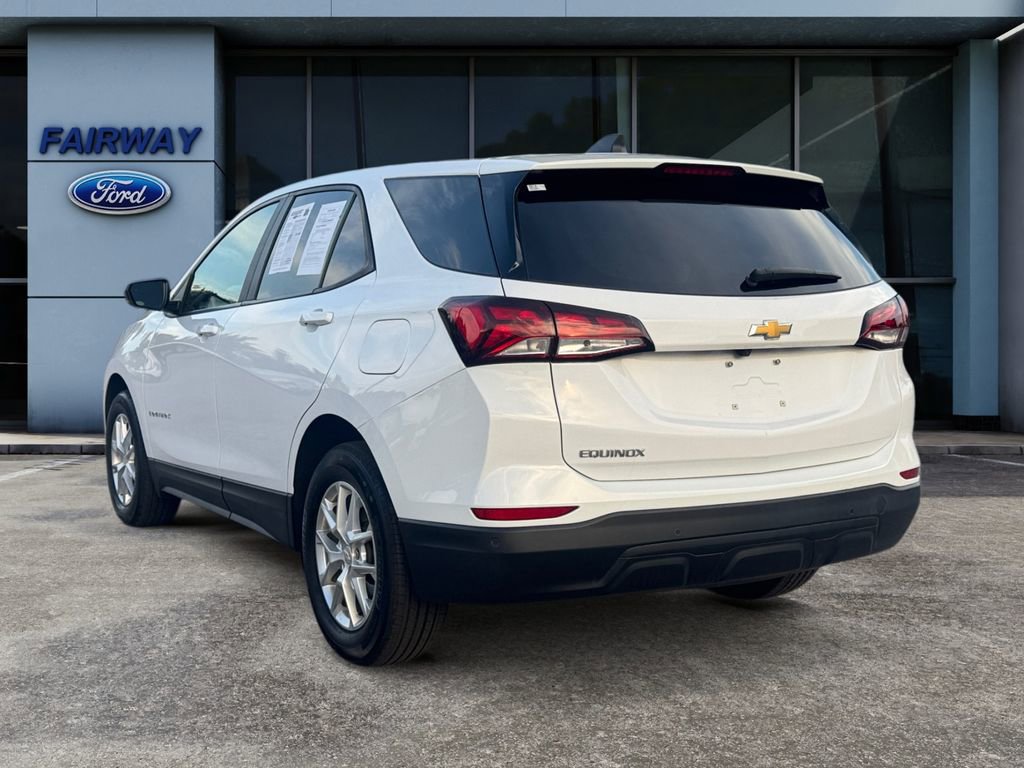 Used 2024 Chevrolet Equinox LS w/ LS Convenience Package image 4