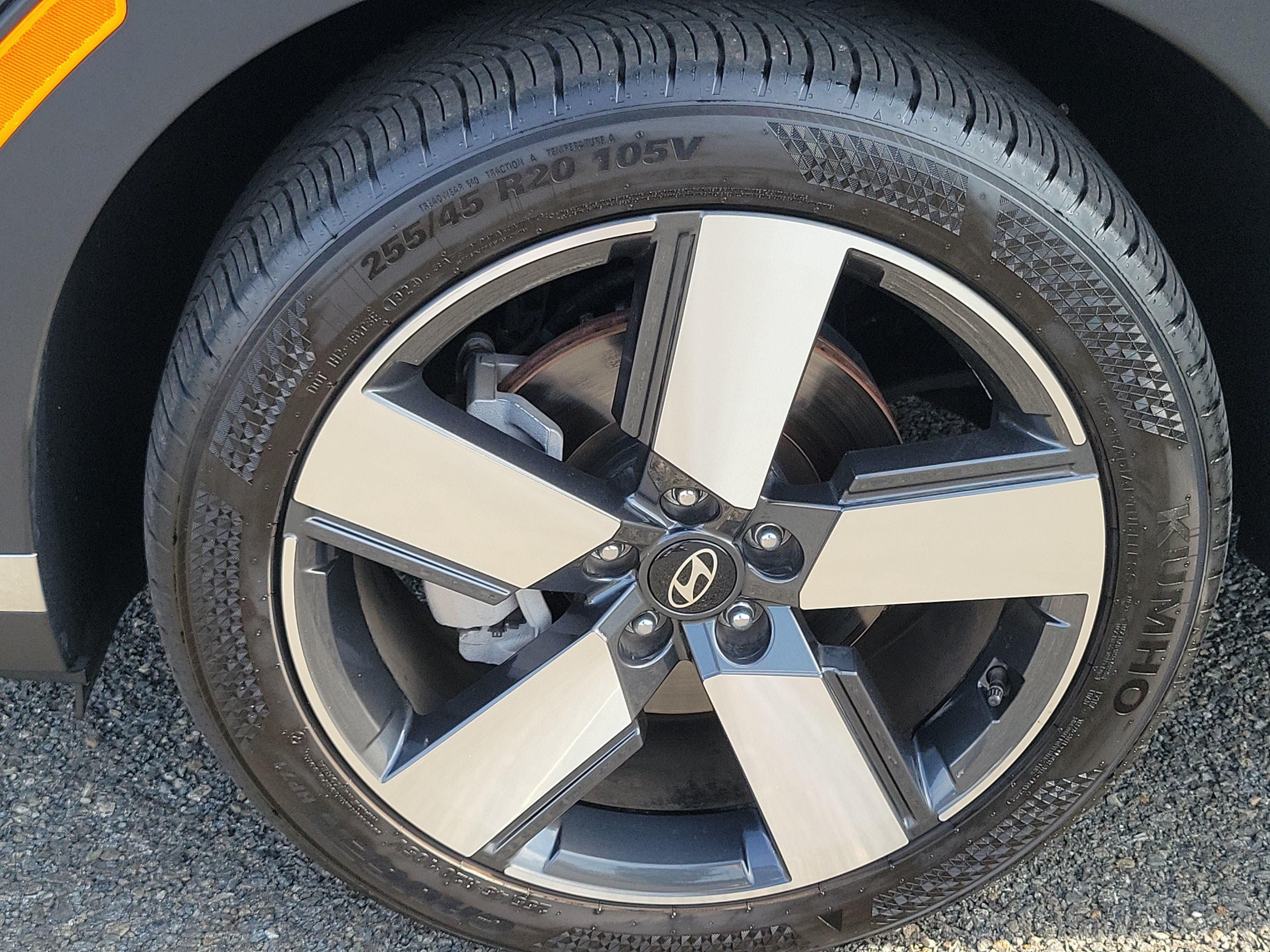 Certified 2025 Hyundai Santa Fe Limited AWD/4WD image 7